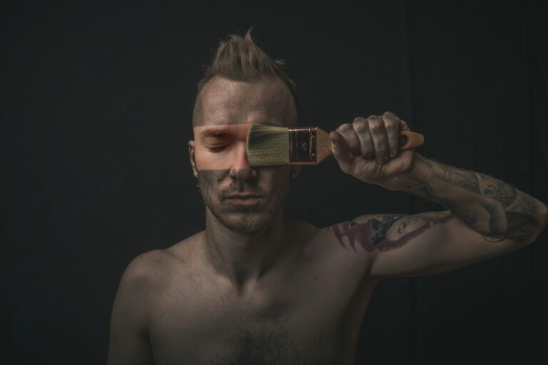 Narcissism in Men vs. Women: Exploring Key Differences